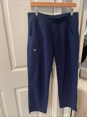 Figs Navy Cargo Scrub Pants medium petite